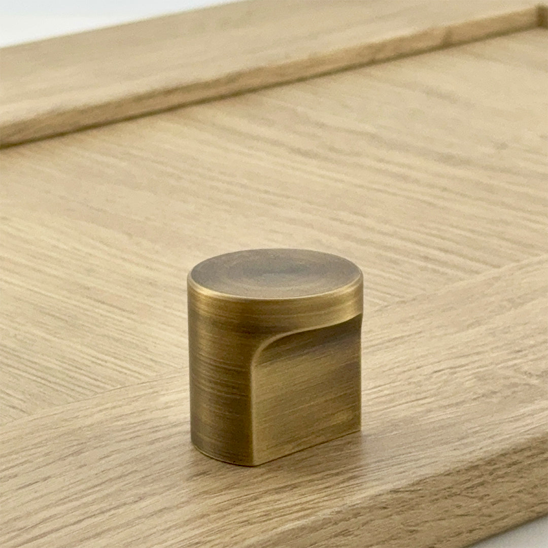 Addington Single Finger Pull Knob