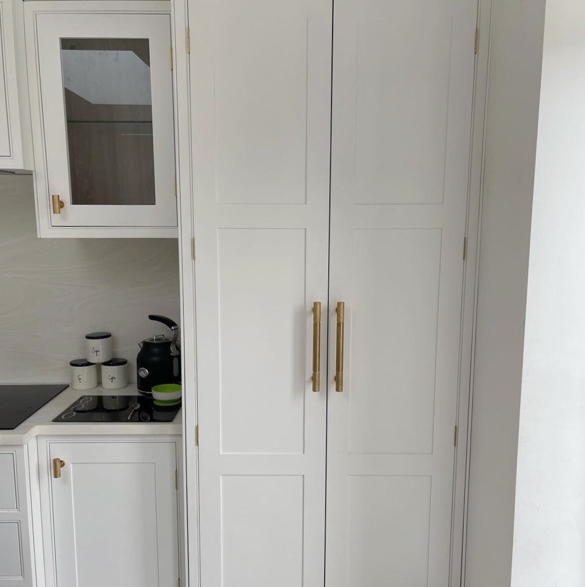 aspect joinery - enysford white kitchen cabinetry with shaker doors