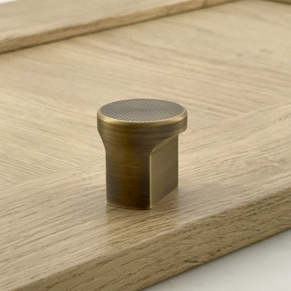Bonnington Double Finger Pull Knob