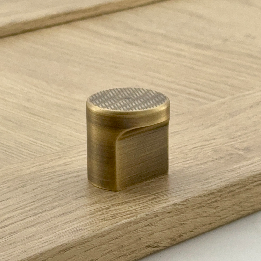 Bonnington Single Finger Pull Knob