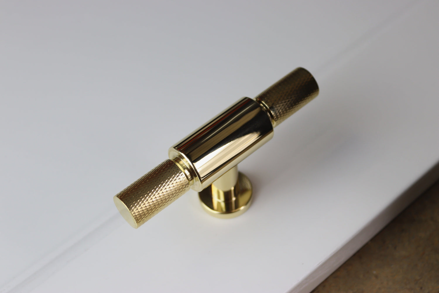 Farningham double end knurl t-bar in polished brass for bathroom cabinetry 