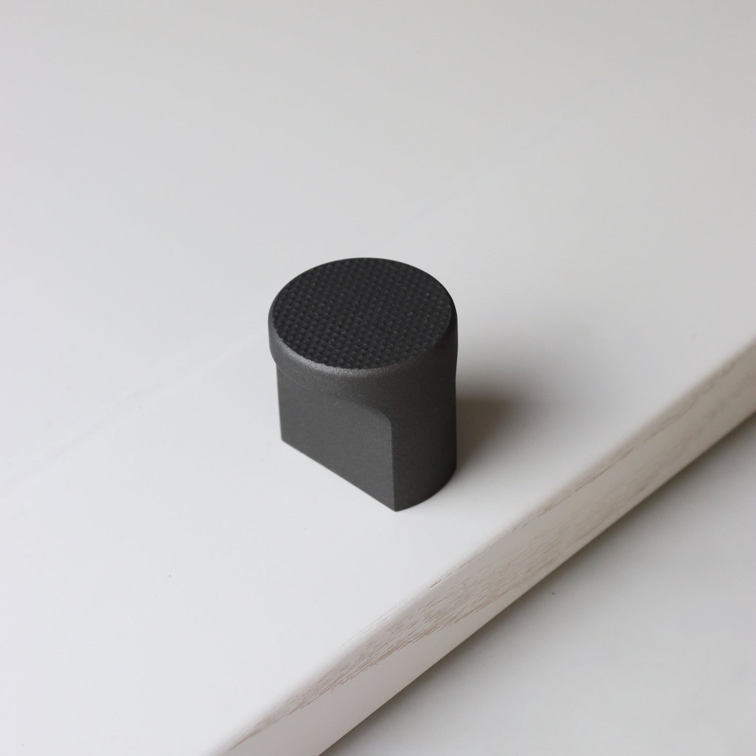 boscastle double finger pull knob for kitchen cabinetry with flat knurl in cerakote ceramic tungsten - herbert direct. lords builders merchants. martin moore manchester