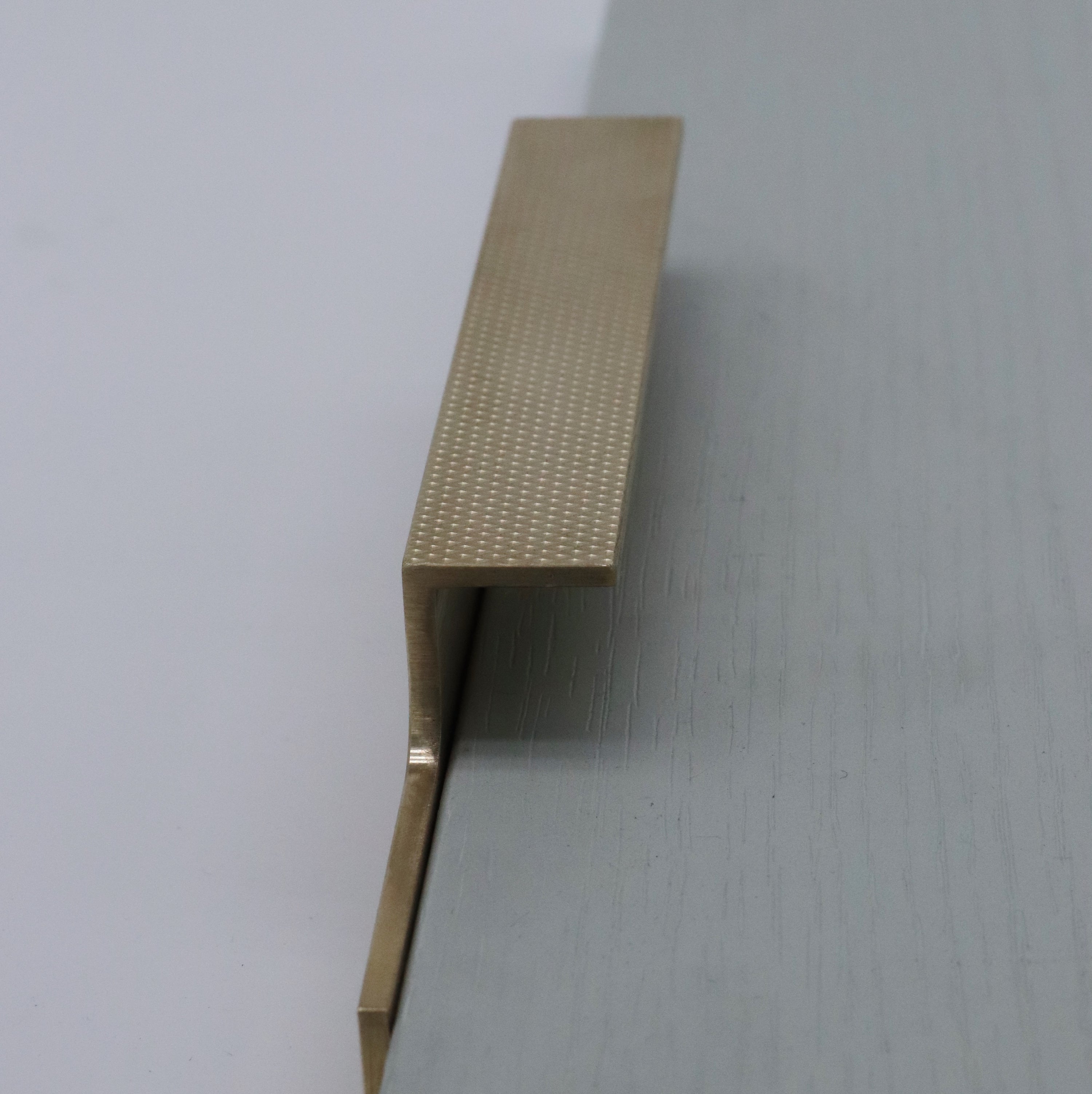 Ivychurch Handle | Knurled ‚Äî knurled solid brass handle, hand-finished in Tonbridge, Kent. Shown in Satin Brass.
